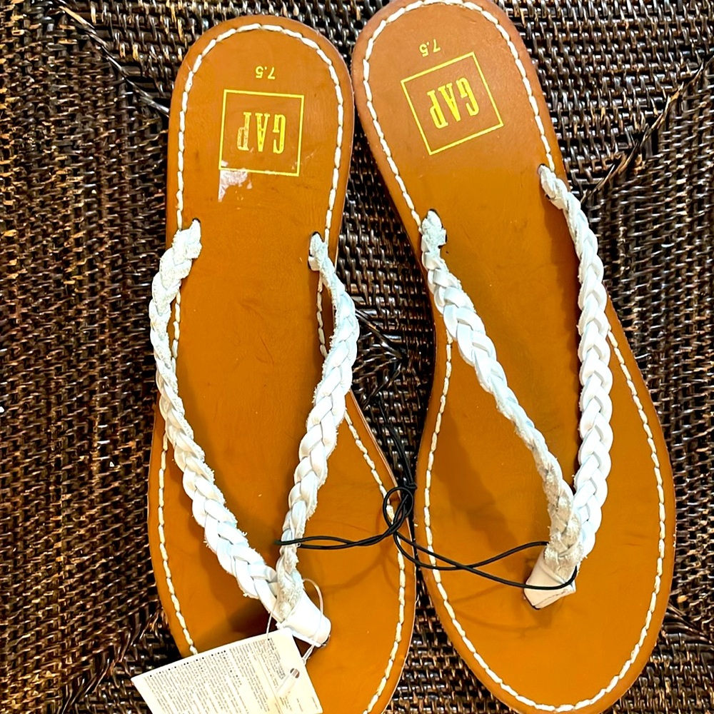 Gap size 8 braided leather sandals NWT